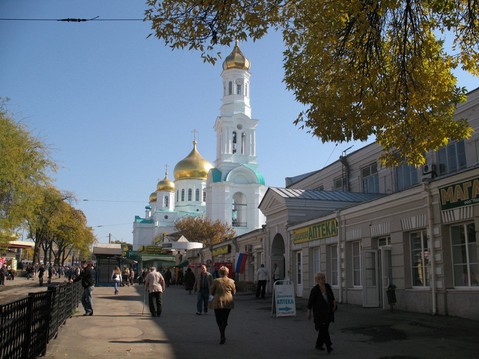 Собор Рождества Пресвятой Богородицы в Ростове-на-Дону, вид со стороны рынка