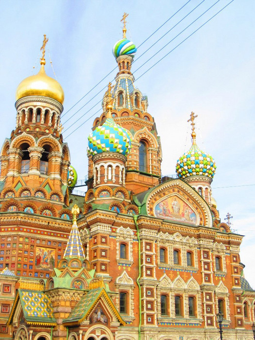 Красочный храм Спаса на Крови в Санкт-Петербурге
