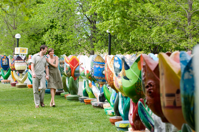 Выставка гигантских деревянных тюльпанов в Оттаве