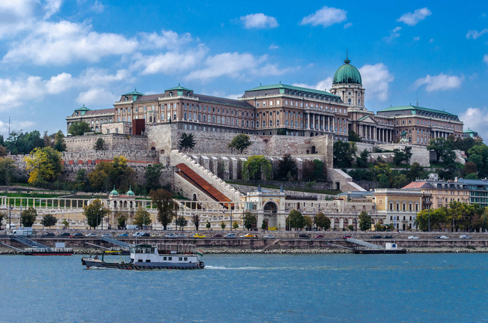 Будайская крепость у берегов Дуная, Будапешт