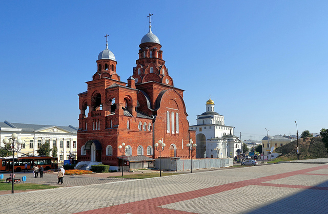 Церковь Троицы Живоначальной и Золотые ворота, Владимир
