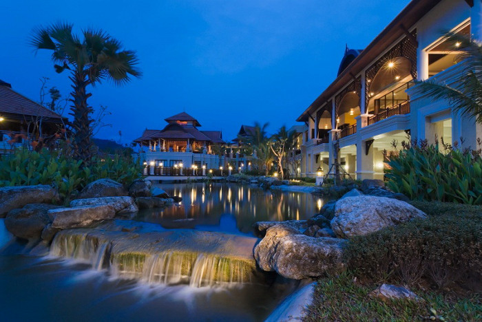 Ночные виды отеля Rawi Warin Resort & Spa