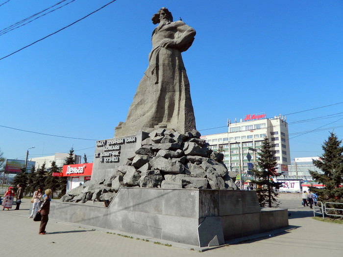 Памятник сказ об урале в челябинске фото