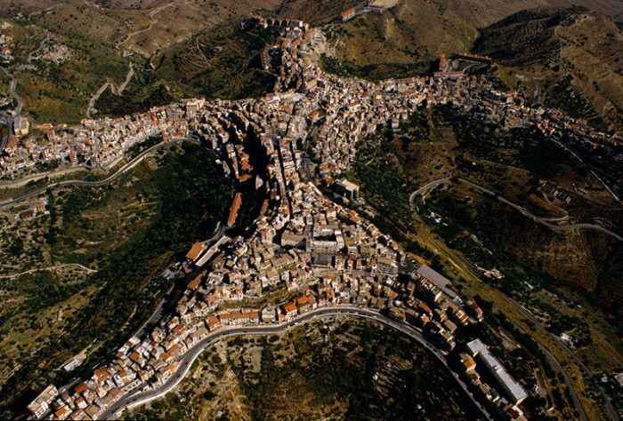 Город-человек, раскинувшийся на холмах Сицилии1