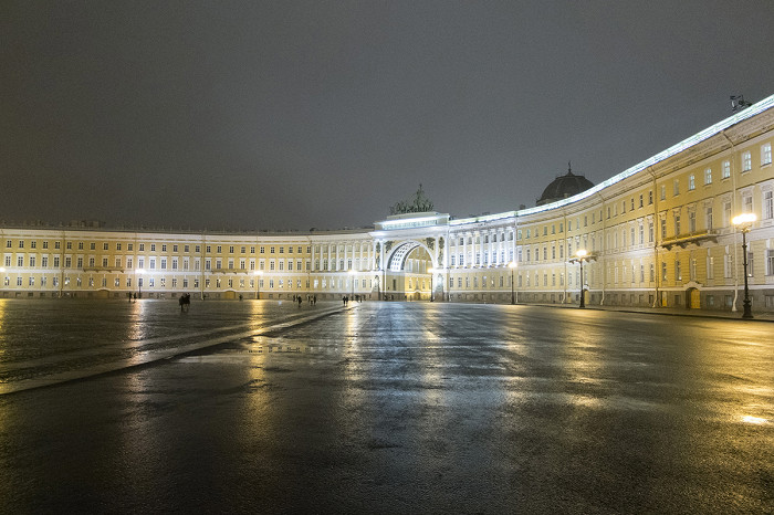 Дворцовая площадь в ночной подсветке, Санкт-Петербург