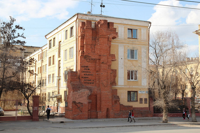 Дом Павлова со стороны улицы Советской