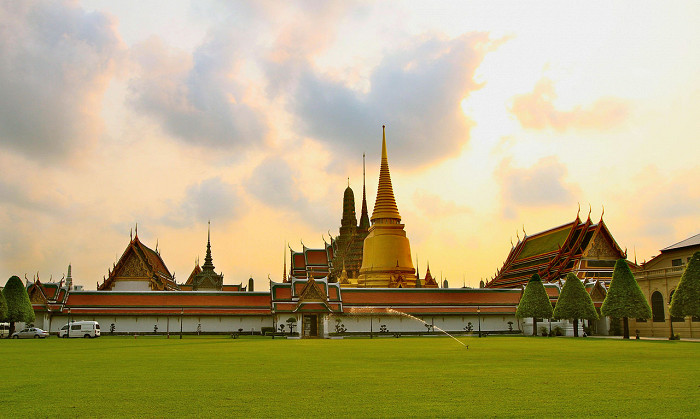 Стены Большого дворца в Бангкоке