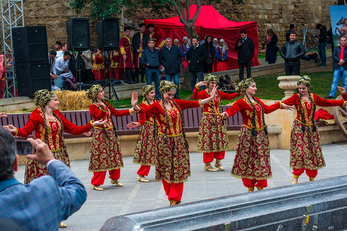 Празднование Навруза в Баку