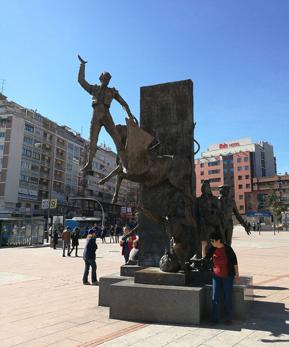 Памятник тореадору в городе Мадрид