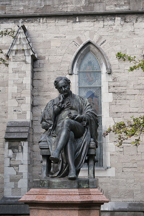 Собор Святого Патрика в Дублине, статуя Бенджамина Гиннесса