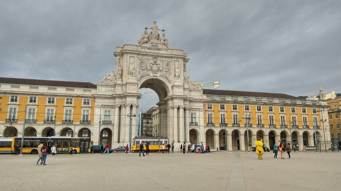 Триумфальная арка на площади Коммерции в Лиссабоне