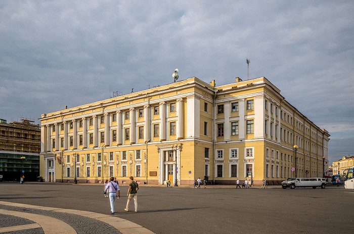 Дворцовая площадь в Петербурге, здание штаба Гвардейского корпуса