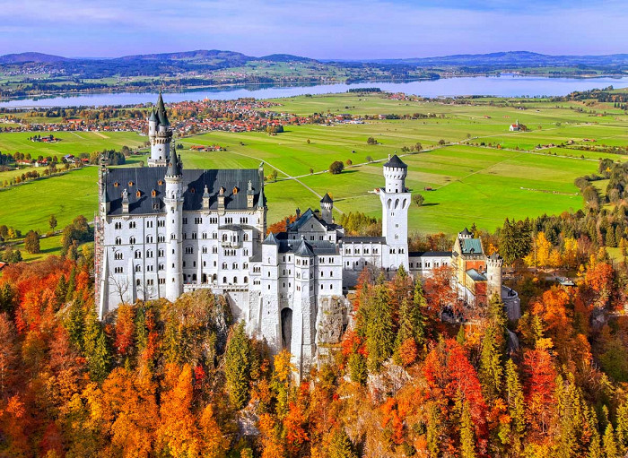 Замок Нойшванштайн в осенних красках, Бавария