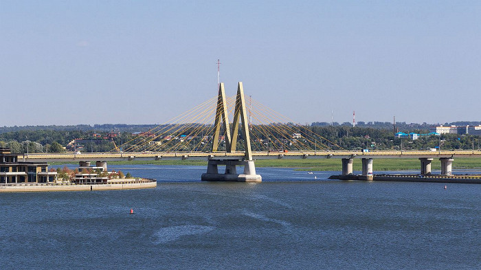 Вид на мост Миллениум в Казани