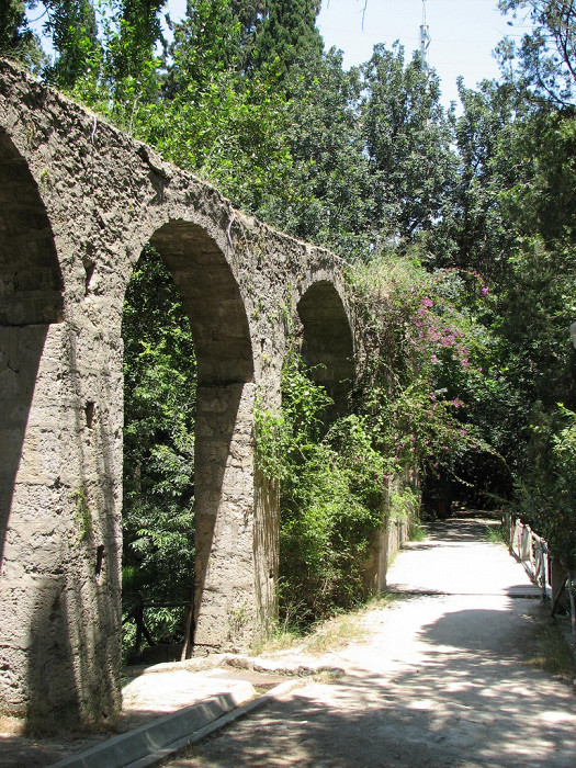 Парк Родини, древнеримский акведук