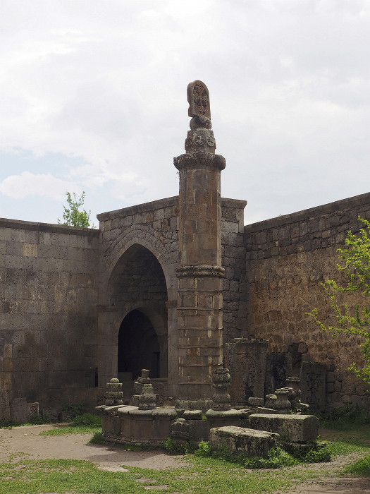 Монастырь Татев, Гавазан - качающийся столп