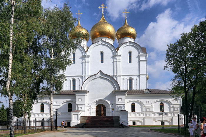 Успенский собор в Ярославле, вход