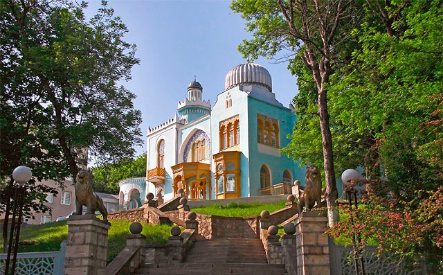 Вид на дворец эмира бухарского в Железноводске