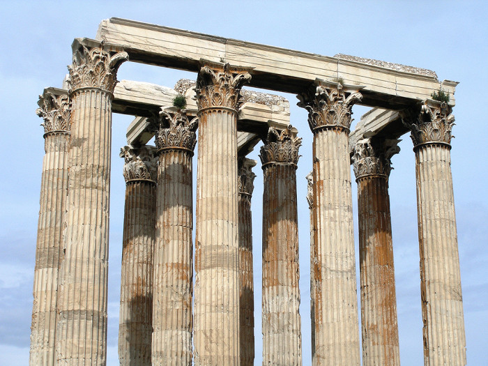 Потрепанные временем колонны, Афинский Акрополь