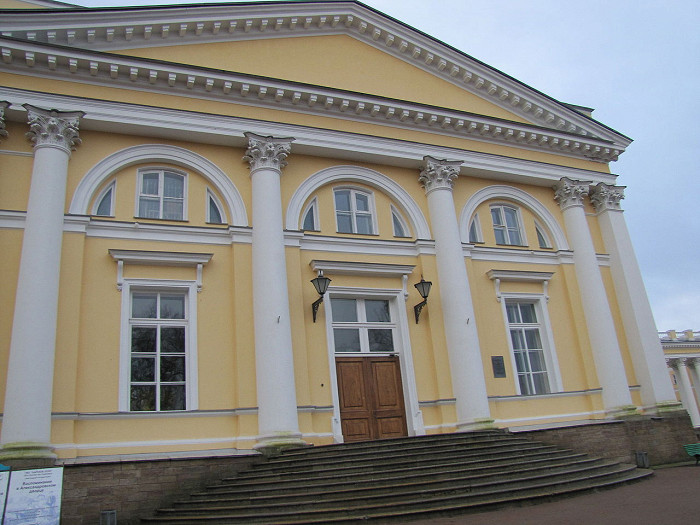Александровский дворец, фасад