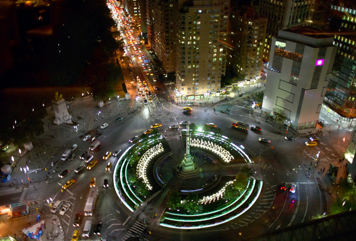 Ночной вид на круговое движение Нью-Йорка