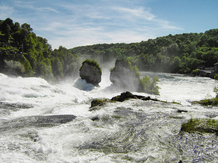 Рейнский водопад сверху по течению
