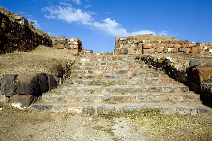 Крепость Эребуни на холме Арин-Берд, Ереван
