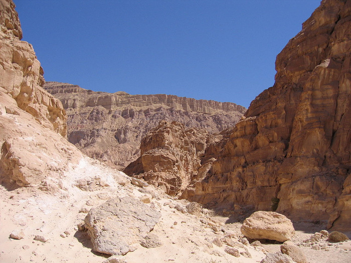 Цветной каньон, скалы из разноцветного песчаника
