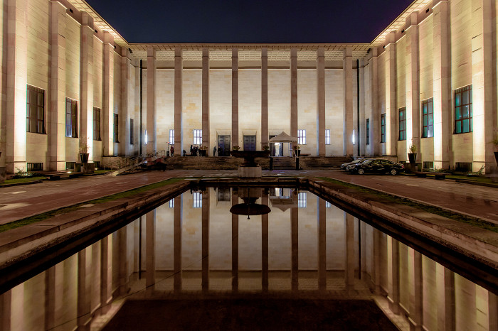 Национальный музей Варшавы ночью