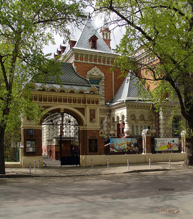 Биологический музей, ворота