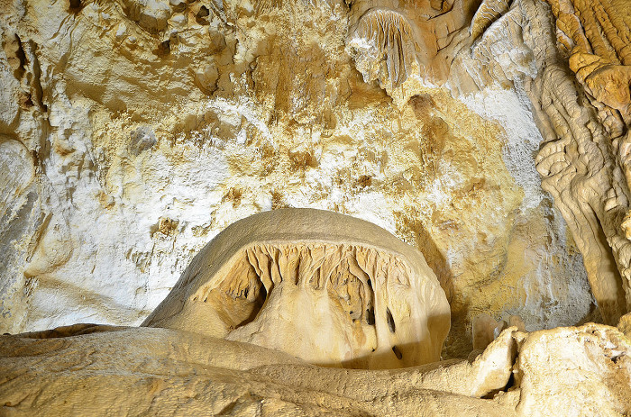 Пещера Эмине-Баир-Хосар, Симферополь