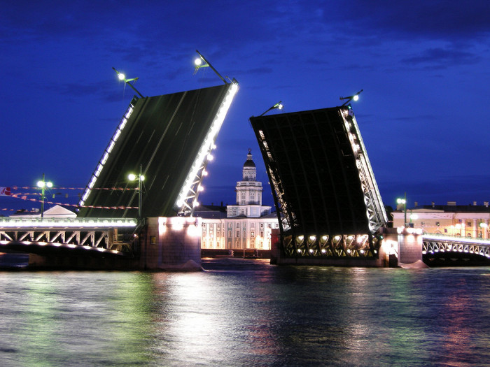 Дворцовый мост в Санкт-Петербурге 1