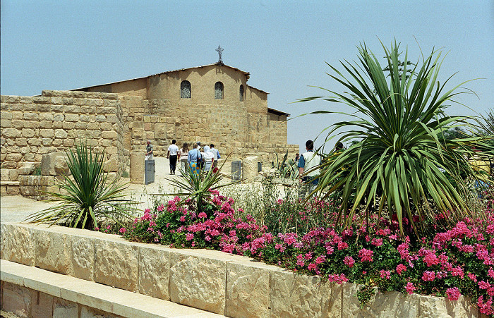 Гора Небо, защитное сооружение для древней церкви