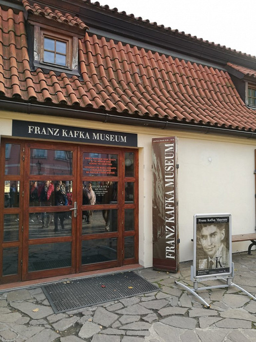 Вход в музей Кафки, Прага, Чехия