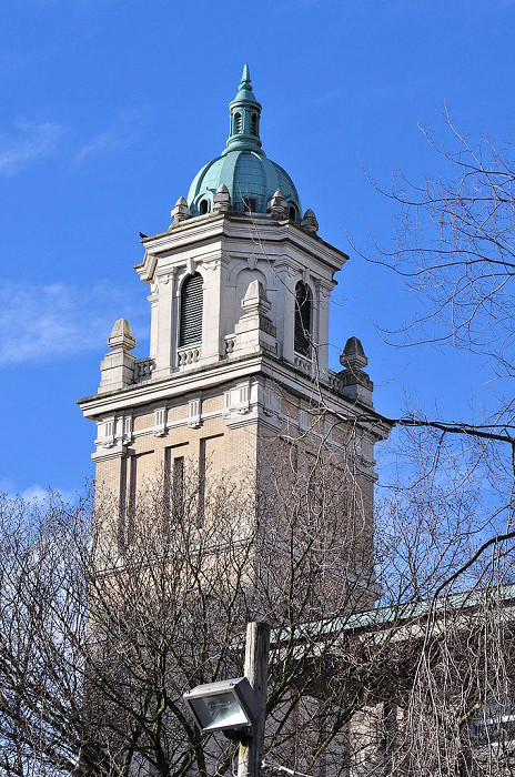 Собор Сент-Джеймс, одна из башен