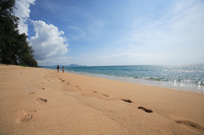 Золотой песок пляжа Май Кхао, Пхукет