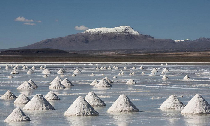 Панорама соляной пустыни Уюни в Боливии