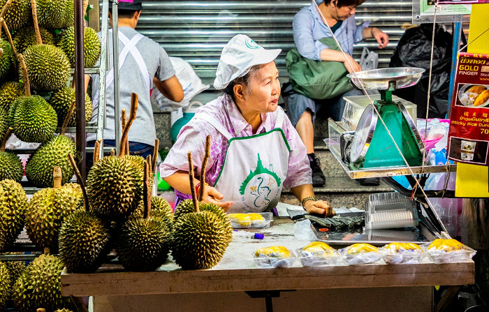 Торговля дурианом в Таиланде