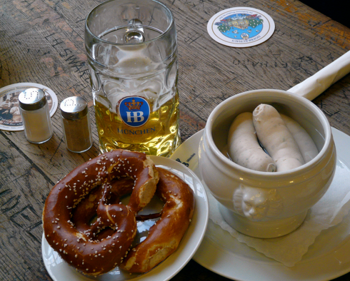 Типичный баварский завтрак, ресторан Хофбройхаус