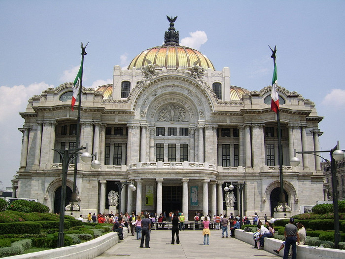 Дворец изящных искусств в Мехико, фасад