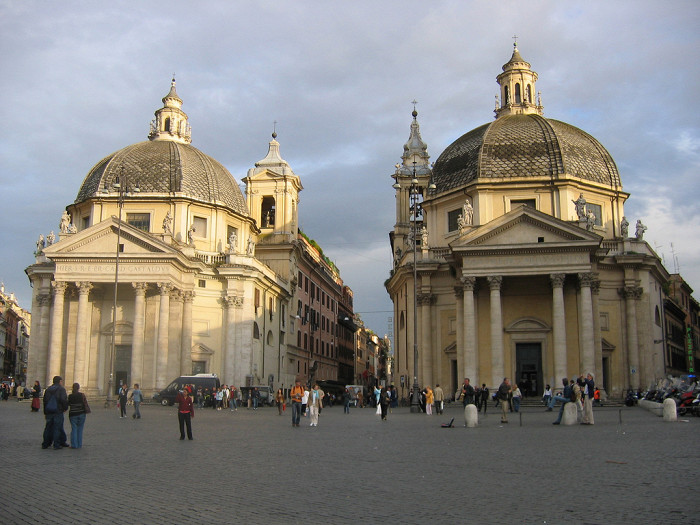 Пьяцца-дель-Пополо, церкви-пропилеи Санта-Мария-деи-Мираколи и Санта-Мария-ин-Монтесанто