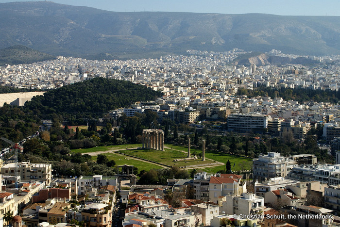 Вид с высоты на храм Зевса Олимпийского, Афины