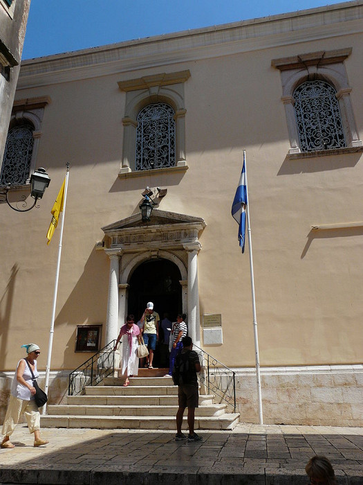 Собор Святого Спиридона, вход