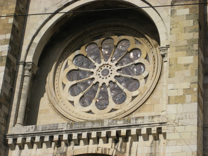 Кафедральный собор Лиссабона, деталь фасада