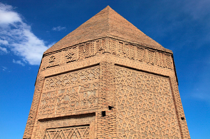Мавзолей Юсуфа-ибн-Кусейира в Нахичеване