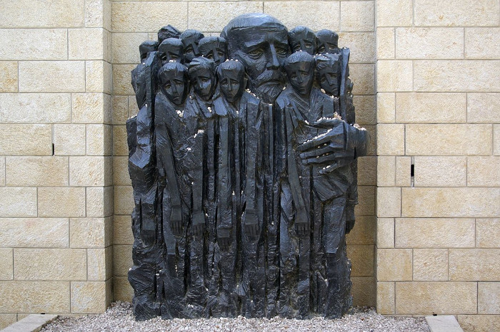 Яд ва-Шем, памятник Януш Корчак с детьми