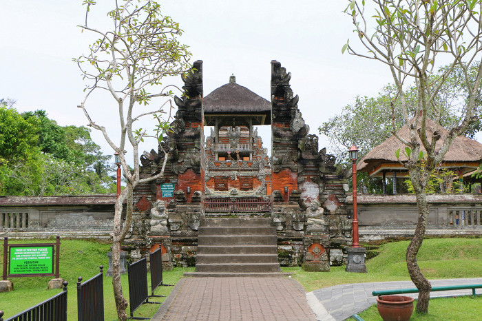 Храм Таман-Аюн, вход