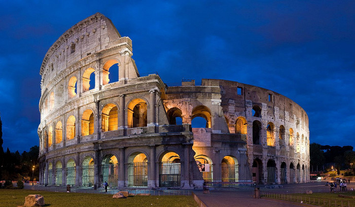 Римский Колизей, вечерние огни
