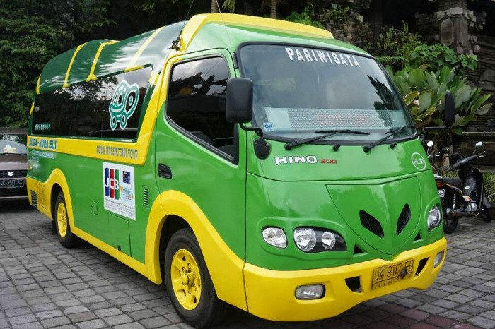 Автобус компании Kura-Kura