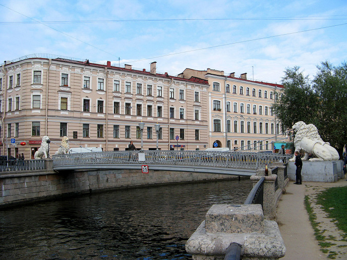Львиный мост через канал Грибоедова в Санкт-Петербурге